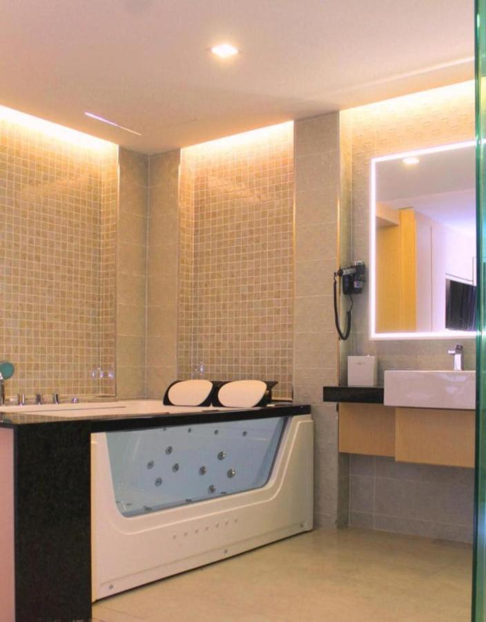 Geobay Hotel Джохор-Бару Екстер'єр фото
